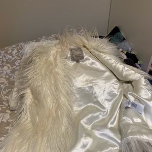 Guess size small vest faux fur.